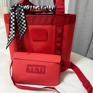 YETI Camino 35 w/ sidekick and strap